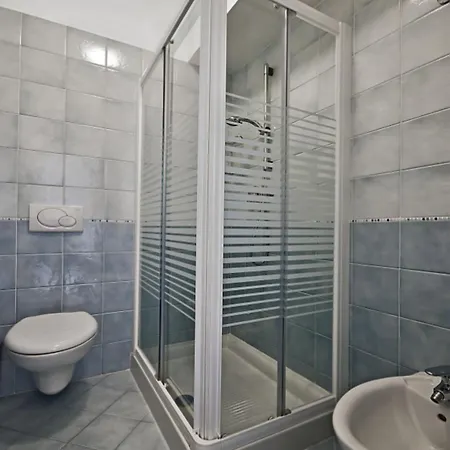 Lovely Flat With Balcony In A In شقة كاوْرلي