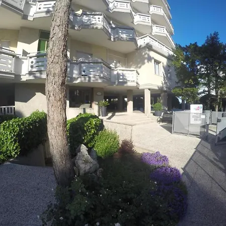 Lovely Flat With Balcony In A In Caorle
